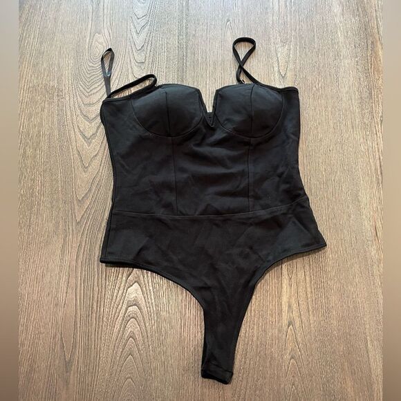 Guess Tops - NWOT Guess Los Angeles Black Corset Bodysuit V-Underwire Spaghetti Straps Sz L